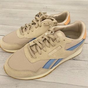 Reebok Classics - Size 7